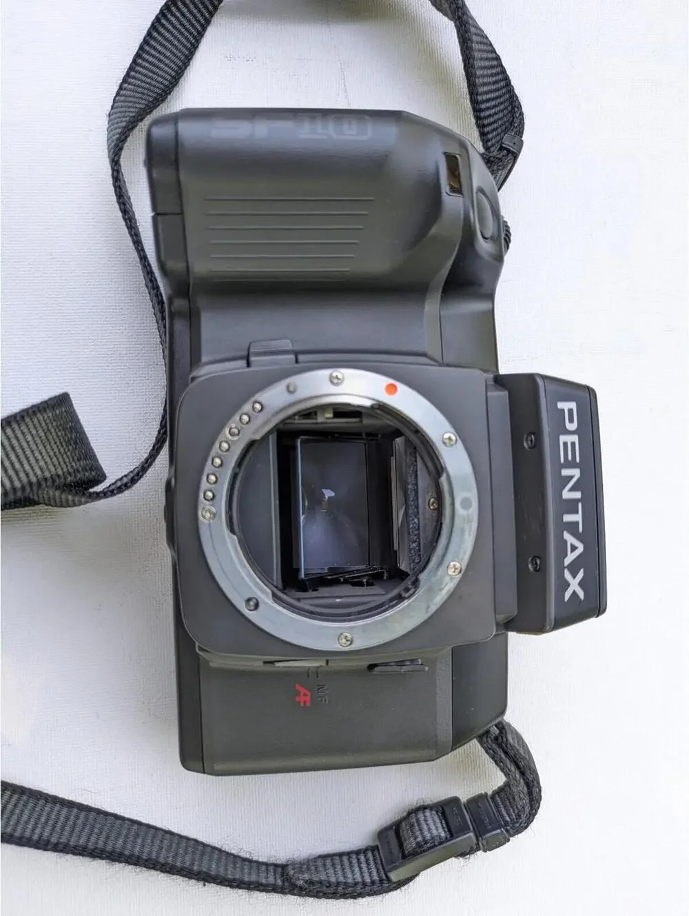 Pentax SF10 35mm camera, vivitar 28-70mm, 1:3.5-4.5 autofocus zoom, japan, as is